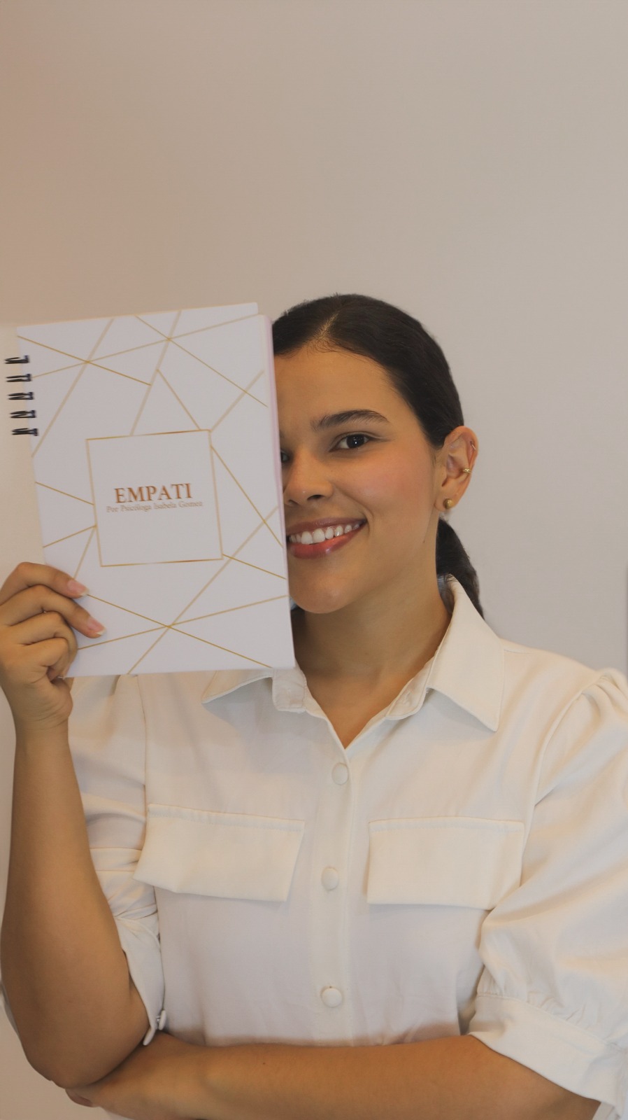 Psicóloga Isabela Gómez en la naturaleza