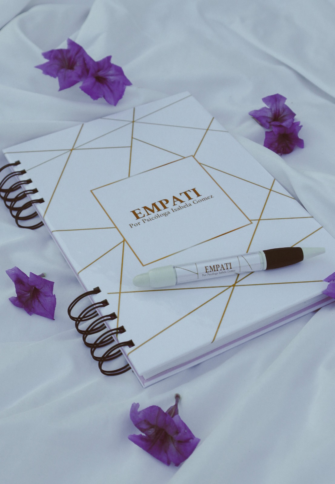 Psicóloga Isabela Gómez en consulta